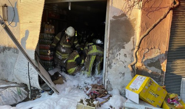 İzmir&#039;deki bakkalda önce yangın, ardından patlama: 4 yaralı
