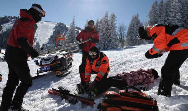 JAK Uludağ'da hayat kurtarıyor