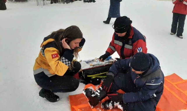 JAK, UMKE ve 112 Acil Sağlık Ekipleri kayak severlere güven veriyor