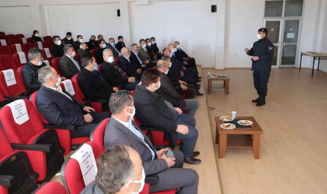 Jandarma ekipleri, muhtarları bilgilendirmeye devam ediyor