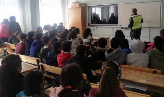 Jandarma hem denetliyor hem eğitim veriyor