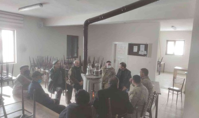 Jandarma, köylerde bilgilendirme çalışması yaptı