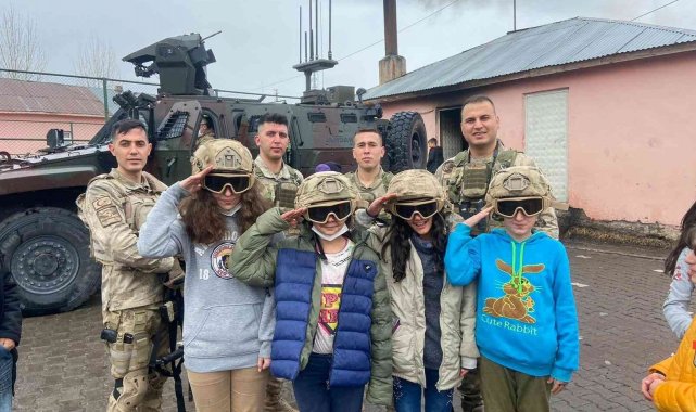 Jandarma öğrencilerle bir araya geldi