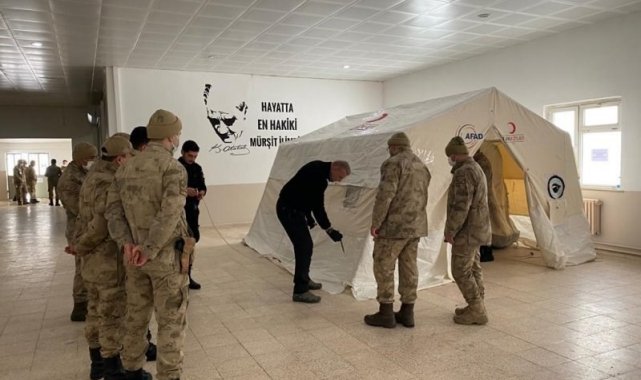 Jandarma personeline çadır kurma eğitimi verildi