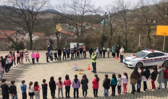 Jandarma'dan ilkokul öğrencilerine trafik eğitimi
