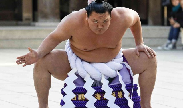 Japonya'da sumo güreşi turnuvasında Covid-19 krizi