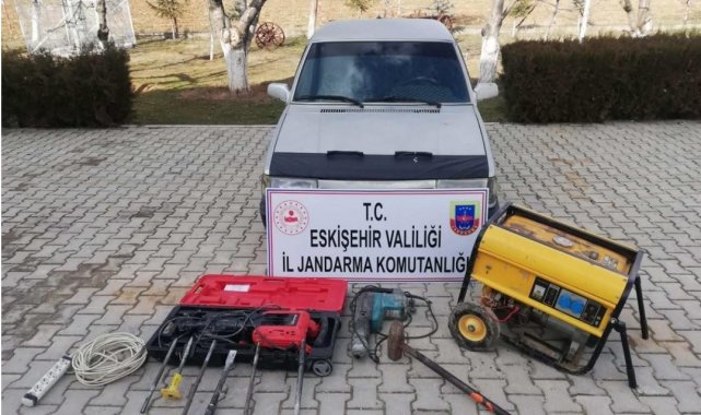 Kaçak kazı yapmaya hazırlanan şahısları jandarma yakadı