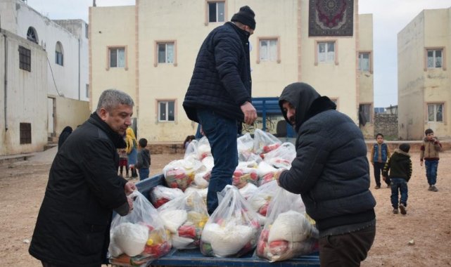 Kadayıfçı Sıtkı Usta&#039;dan İdlip&#039;teki yetim çocuklara kıyafet ve yemek dağıtımı