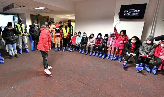 Kadifekaleli çocuklara karne hediyesi