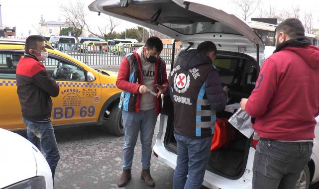 Kadıköy&#039;de emniyet kemeri takmayan taksi şoförleri cezadan kaçamadı