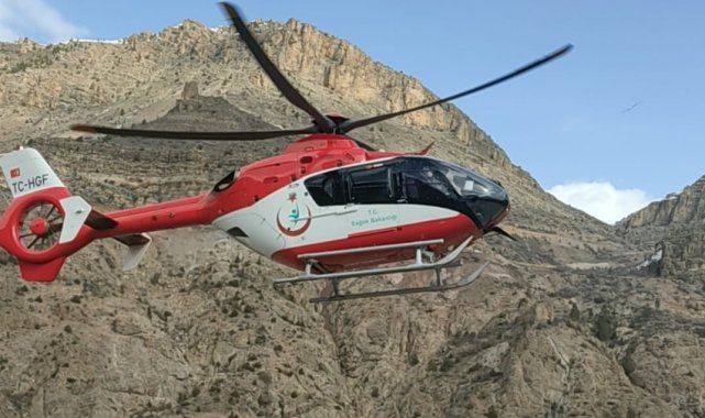 Kadın hasta ambulans helikopterle Gümüşhane'ye getirildi
