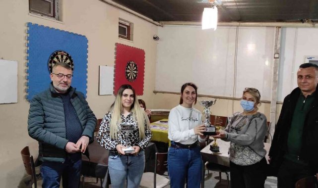 Kadın şampiyonalar ödüllerini aldı