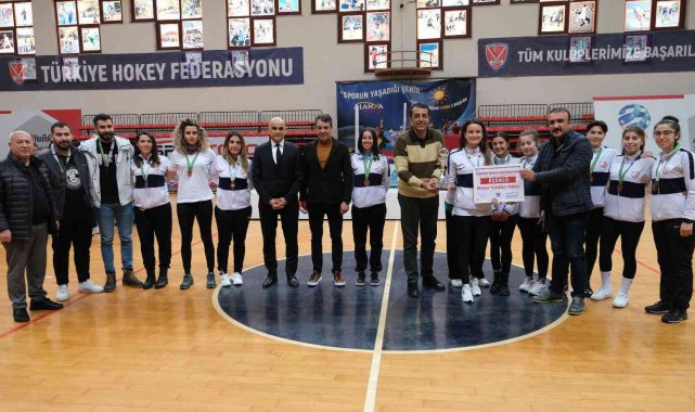 Kadınlar Salon Hokeyi Süper Lig 2. etap şampiyonu Gaziantep Doruk