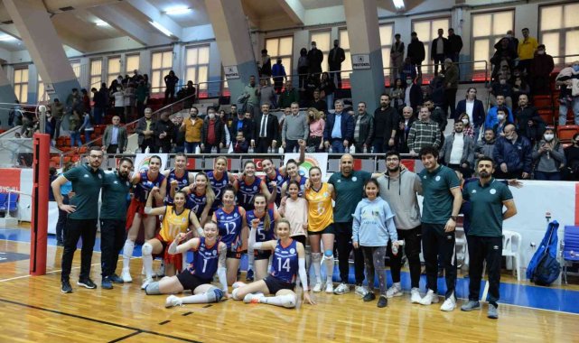 Kadınlar Voleybol 1. Ligi: Çukurova Belediyesi SK: 3 - Büyükçekmece Voleybol Akademi: 0