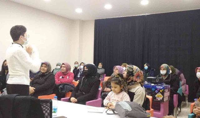 Kadınlara 'Öğrenci Başarısını Arttırmada Ebeveynin Rolü' anlatıldı