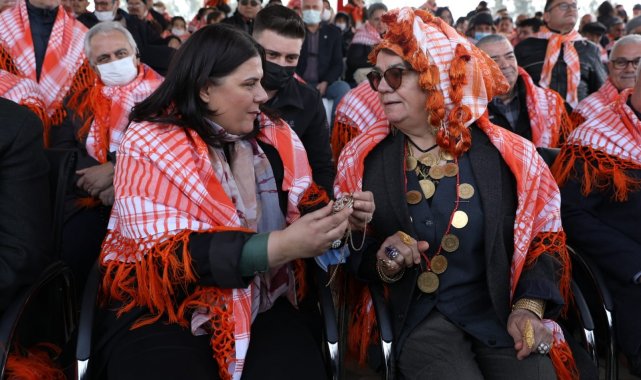 Kadınların dayanışması arenaya taşındı: Hanımağa, en kıymetli eserini Topuklu Efe&#039;ye hediye etti