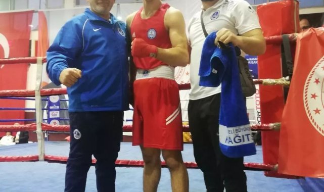 Kağıtspor'un boksörleri başarıyla döndü