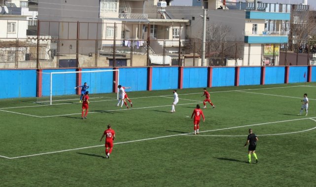 Kahta 02 Spor kendi evinde 1-0 kazandı