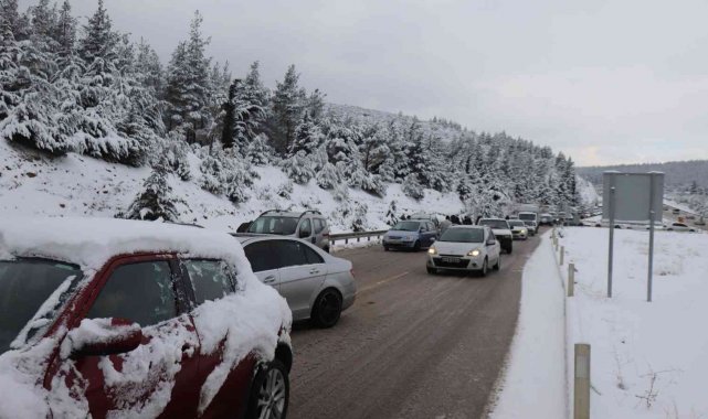 Kar Denizli'nin Antalya ve Muğla ile olan ulaşımında aksamalara neden oldu