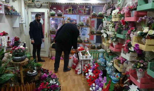 Karabük'te çiçekçilerde Sevgililer Günü hazırlığı