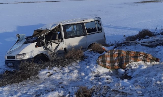 Karaman'da servis minibüsü devrildi: 1 ölü, 5 yaralı