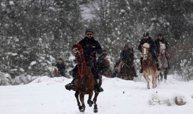 Karlar üstünde dört nala özgürlük