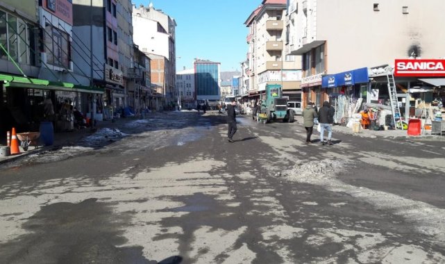 Kars Belediyesi'nin karla mücadelesi sürüyor