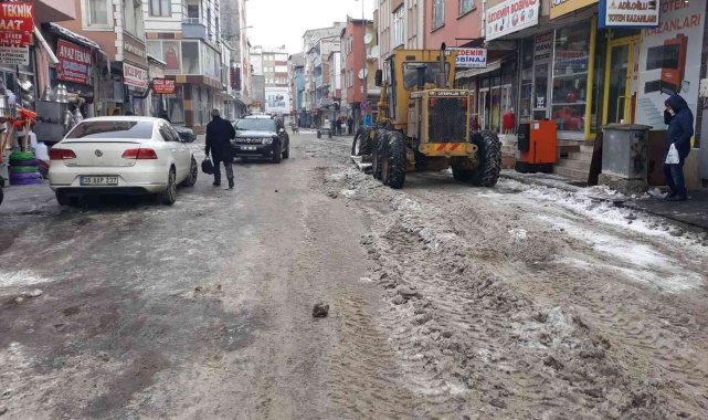 Kars'ta bahar havası karla mücadeleyi hızlandırdı