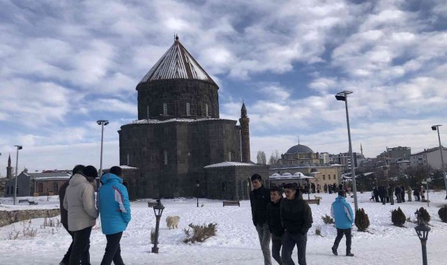Kars'ta bahar havası yaşanıyor