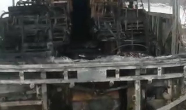 Kars'ta hareket halindeki midibüs yandı