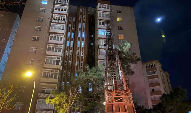 Kartal'da 11 katlı apartmanda yangın paniği