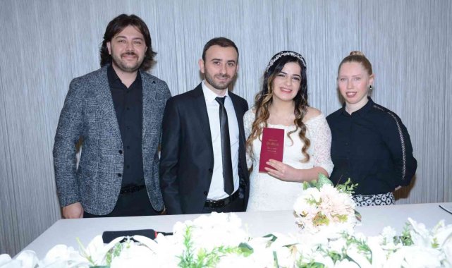 Kartal'da çiçeği burnunda çiftlerin '02.02.2022' heyecanı