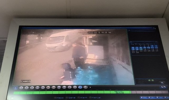 Kartal'da freni boşalınca yolda kayan minibüs kaza yaptı, 1 kişi yaralandı