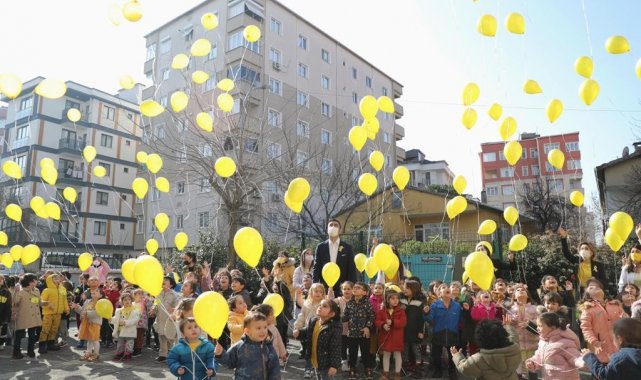 Kartal'da kansere dikkat çekmek için gökyüzüne sarı balonlar bırakıldı