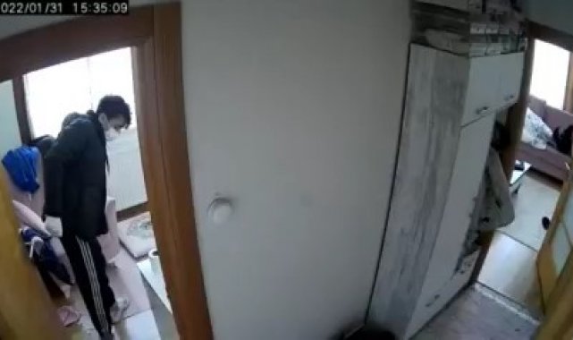 Kartal'da maskeli hırsızlar daire içi kameraya yakalandı