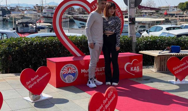 Kaş'ta sevgililere özel 'kalpli çekim' platformu