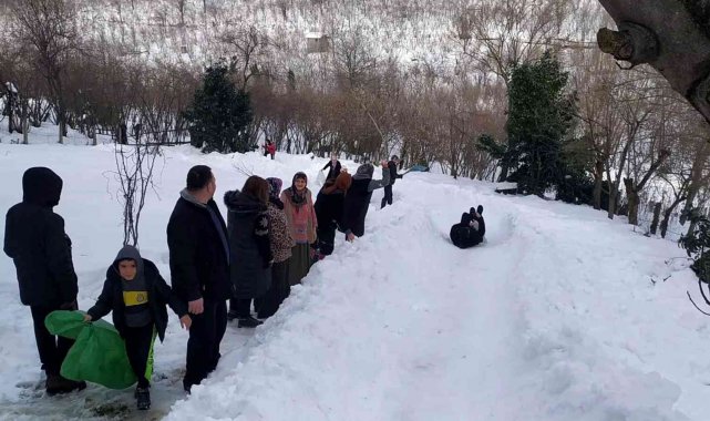 Kayak pistine çevirdikleri alanda doyasıya eğlendiler