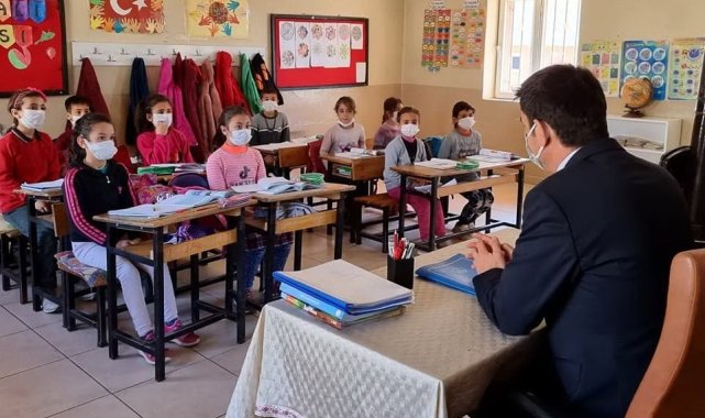 Kaymakam Ayrancı öğrenci ve köy sakinleriyle bir araya geldi