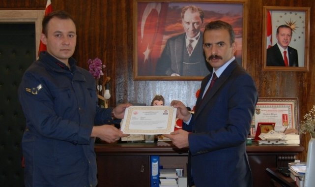 Kaymakam Demirbilek'ten jandarmaya başarı belgesi