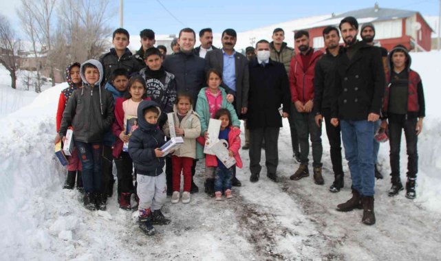 Kaymakam Demirer kar kış demeden köyleri ziyaret ediyor