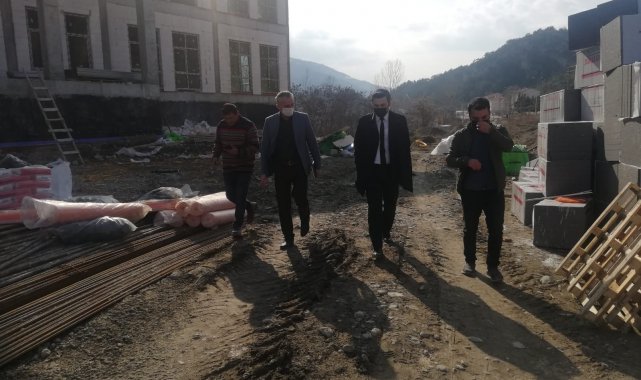 Kaymakam Emrah Bütün, Hanönü ilçesine yapımı devam eden yeni hükümet konağı inşaat alanında incelemelerde bulundu
