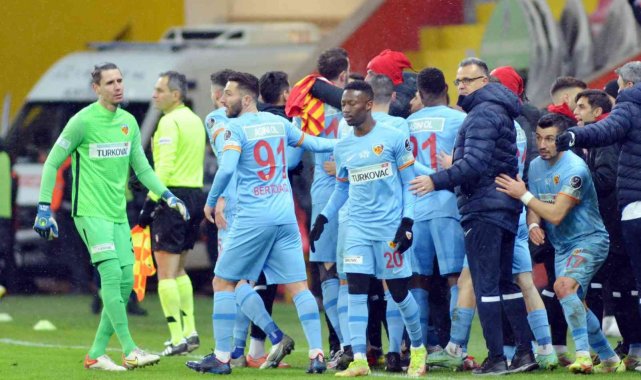 Kayserispor 33 kişilik kadrosunu TFF'ye bildirdi