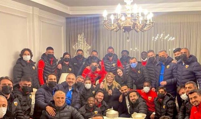 Kayserispor galibiyeti başkana hediye etti