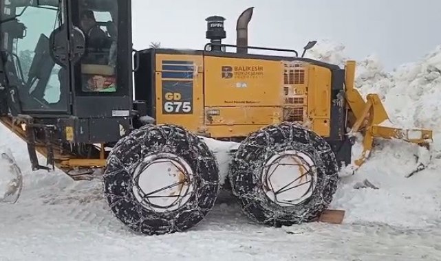 Kazdağları'nda 20 saatlik kar esareti son buldu