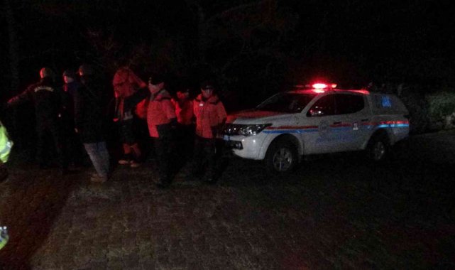 Kazdağları'nda karda mahsur kalan 17'si askeri personel 21 kişiyi kurtarma çalışmaları devam ediyor