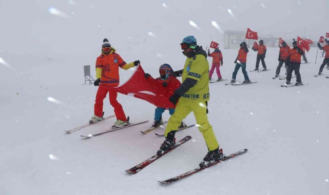 Keltepe Kayak Merkezi tatilin son gününde ziyaretçi akınına uğradı