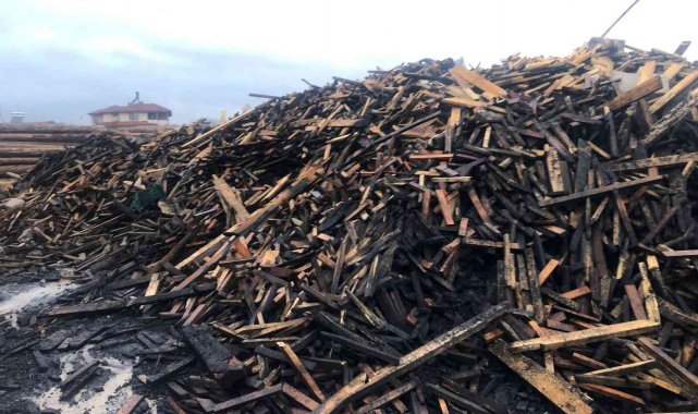 Kereste fabrikasındaki hasar gün ağarınca ortaya çıktı