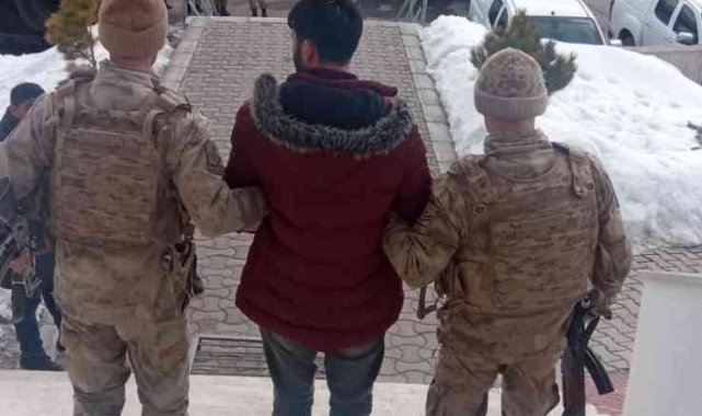 Kesinleşmiş hapis cezası bulunan 2 kişi tutuklandı