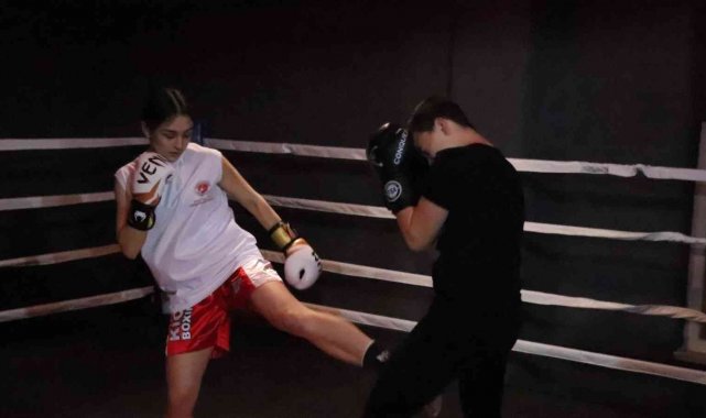 Kick boksçu genç kızın hedefi Türkiye&#039;yi temsil etmek