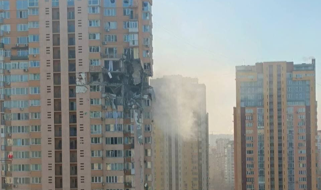 Kiev’de binaya bomba düştü